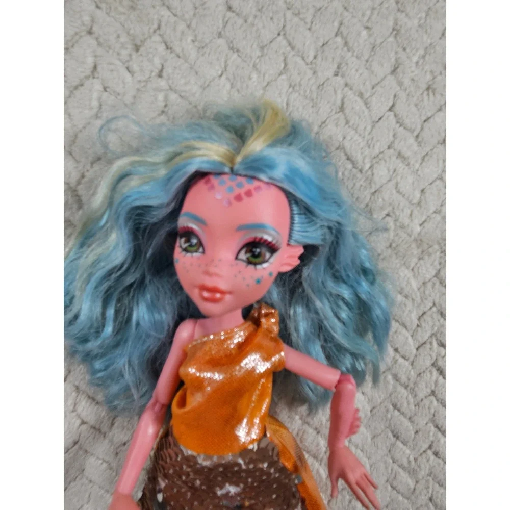 Monster High Lagoona Blue G3 Day Out Doll Pink Skin Blue Hair HHK52 Mattel 2022